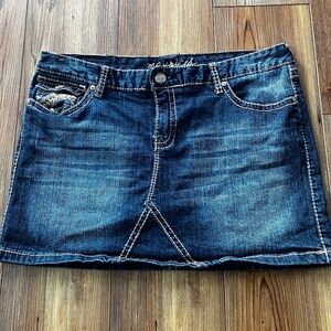 Women’s sz 11/12 Maurice's Dark Wash Denim Mini Skirt Embroidered Button Flap